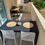 Le Victoria-centre Ville-piscine-parking Prive-wi-fi Apartment Hyeres