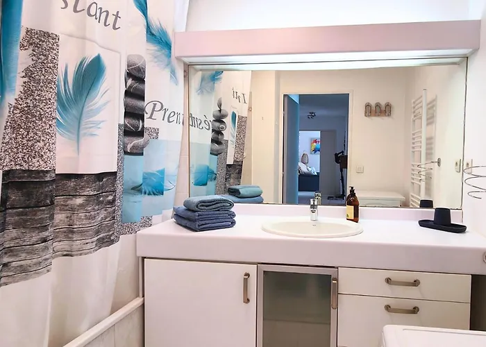 Le Victoria-centre Ville-piscine-parking Prive-wi-fi Lejlighed